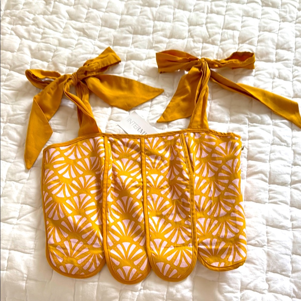 Intermix
Azulu Coconut Shoulder Tie top, size S
Gold yellow color
